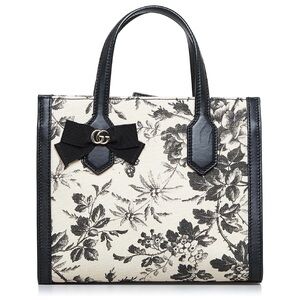 Gucci Brown Herbarium Satchel Black
Beige tote